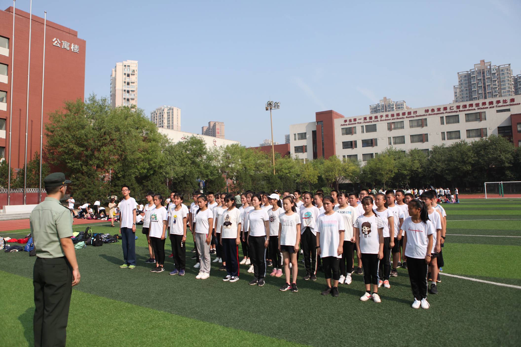 西安市曲江第一中学以多种方式打开新学年第一天