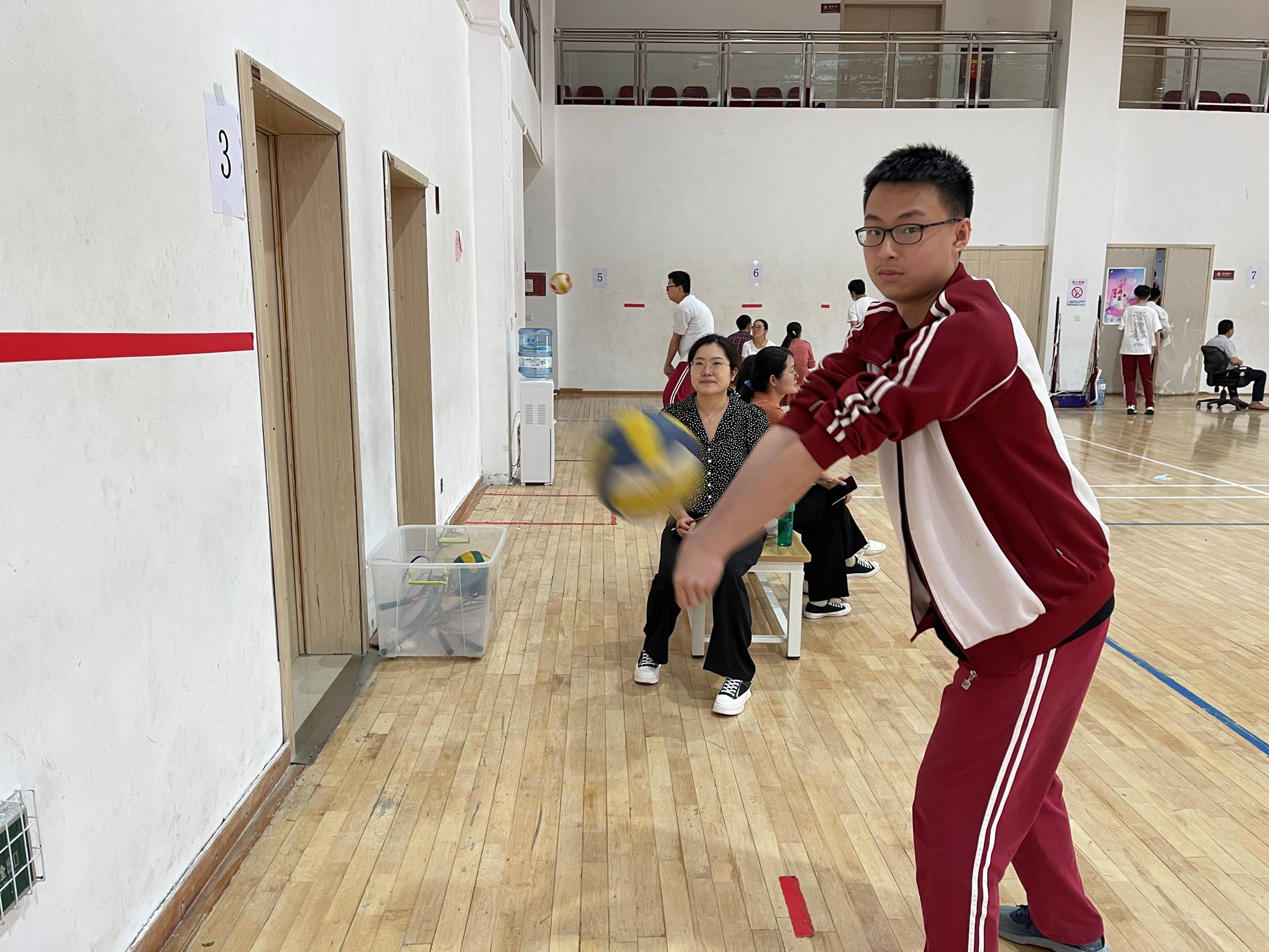 西安市曲江第一中学开展初2019级排球对墙垫球比赛